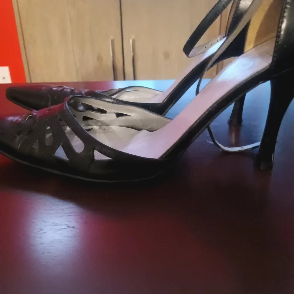 BCBG heels - Picture 3 of 3